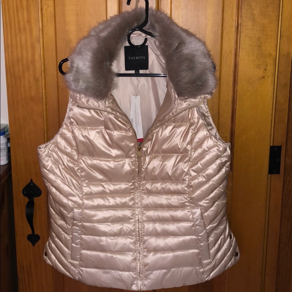 Talbots women’s puffer vest with faux fur collar